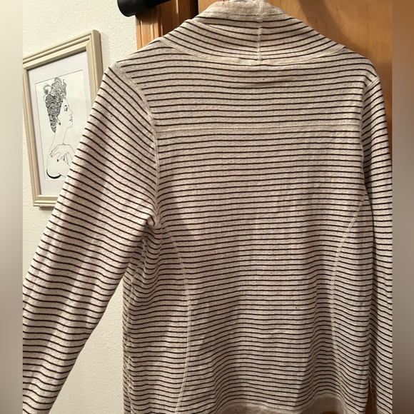 Aventura cowl neck reversible pull over - Picture 4 of 8